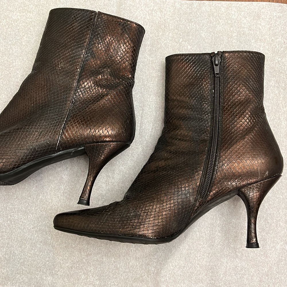 Women’s Stuart Weitzman Boots. Python, Or Some Ki… - image 4